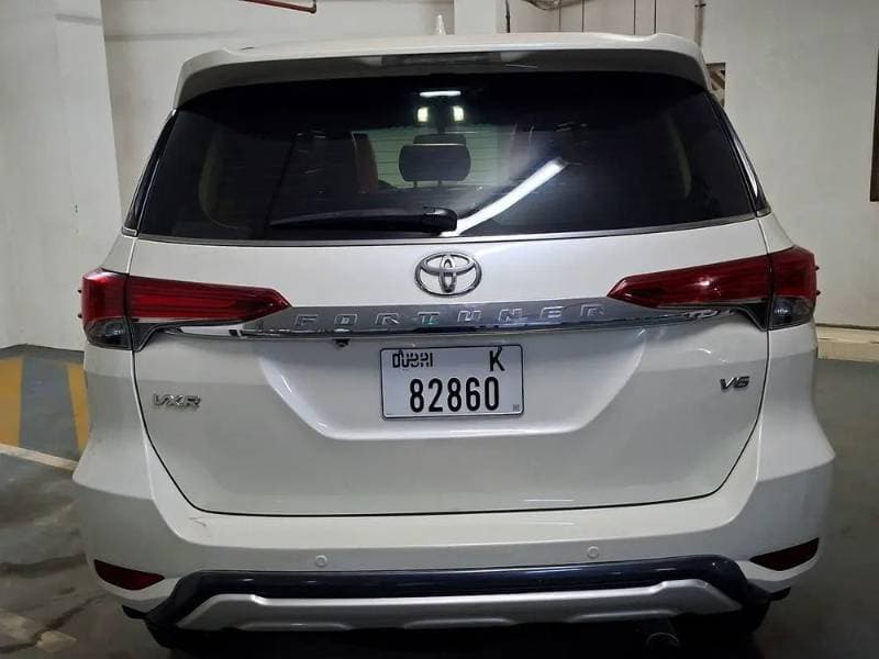 2018 Toyota Fortuner thumbnail 3