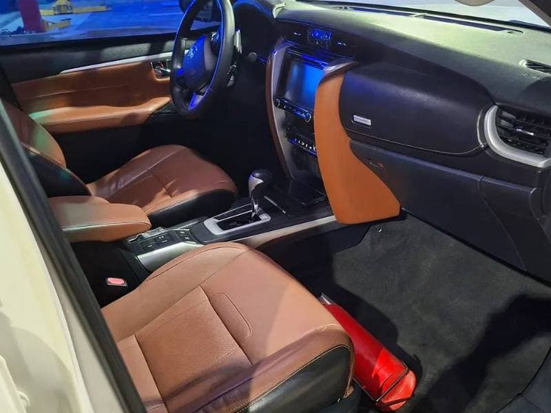 2018 Toyota Fortuner thumbnail 2