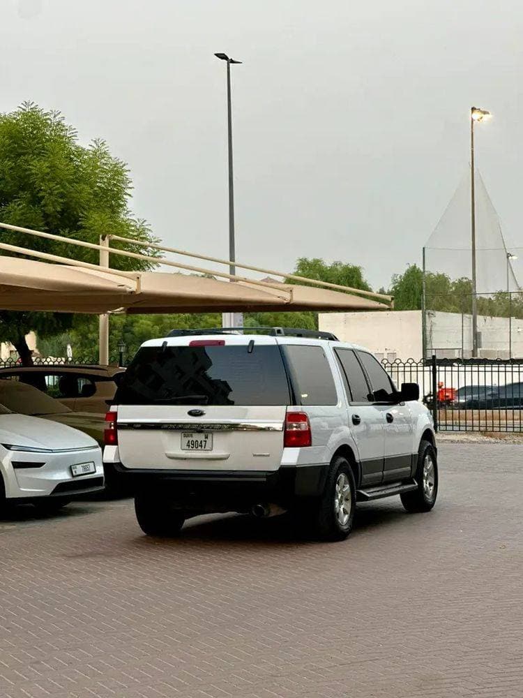 2017 Ford Expedition thumbnail 2