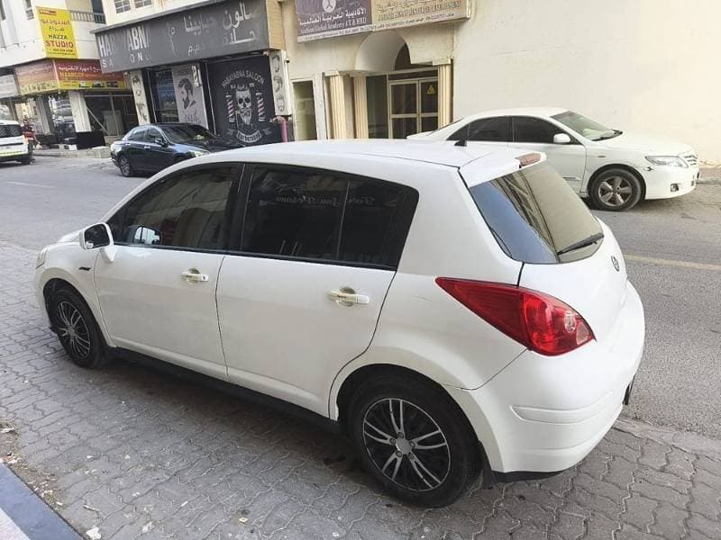 2011 Nissan Tiida thumbnail 3