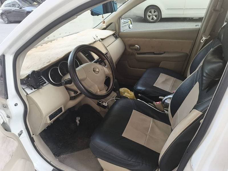 2011 Nissan Tiida thumbnail 2