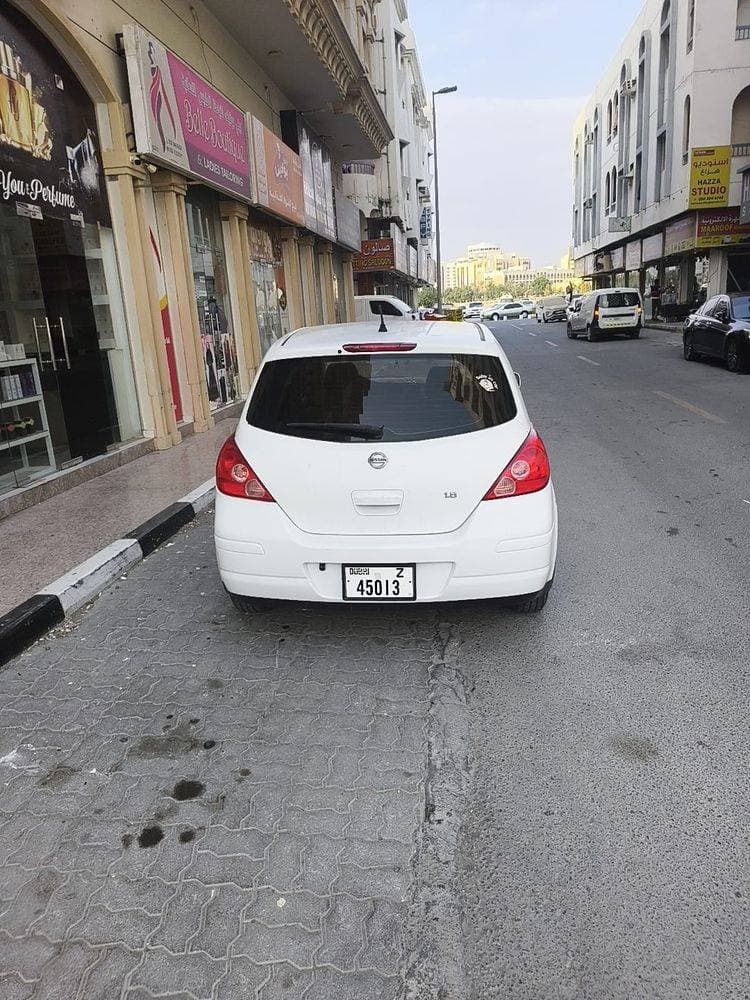 2011 Nissan Tiida thumbnail 4