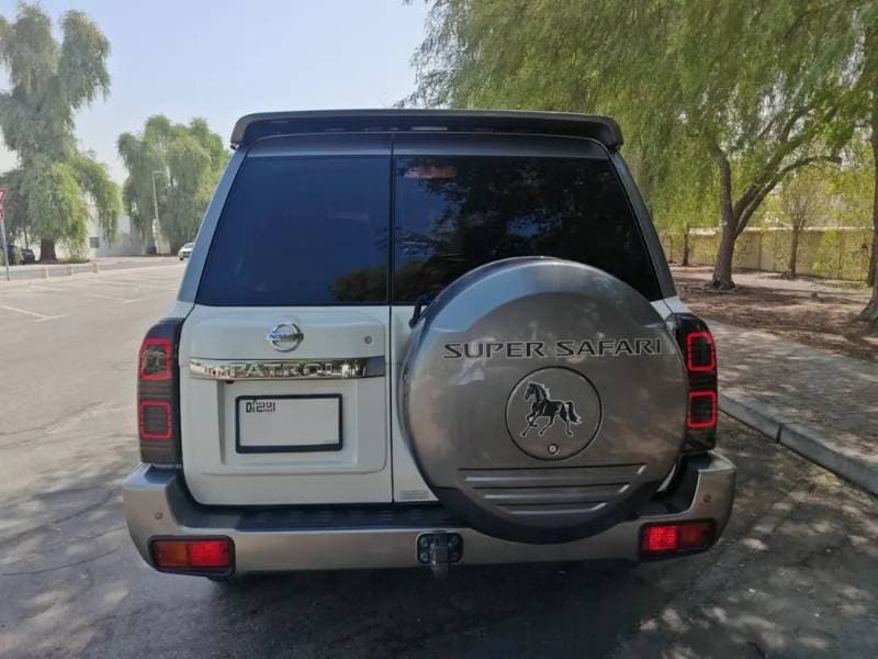 2017 Nissan Patrol Super Safari thumbnail 2