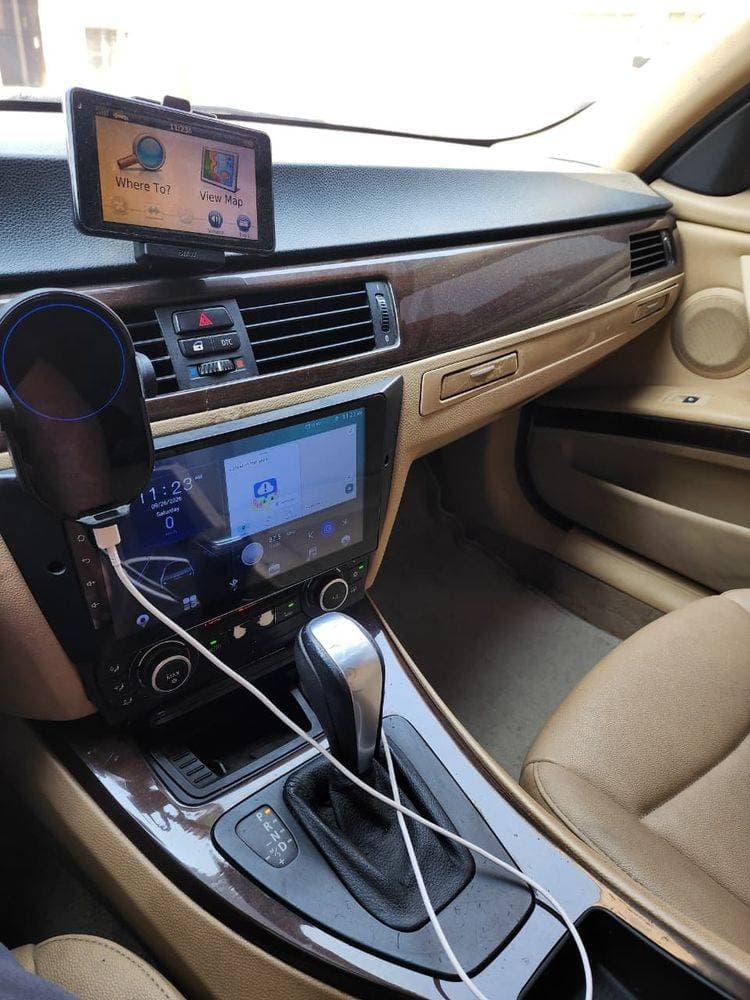 2011 BMW 3 Series Sedan thumbnail 2