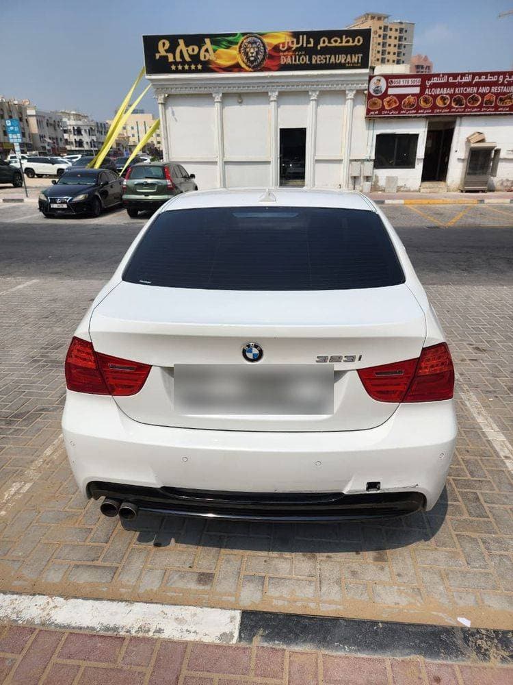 2011 BMW 3 Series Sedan thumbnail 5