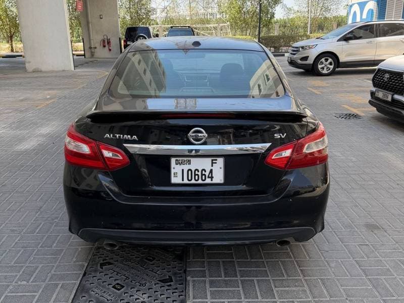 2016 Nissan Altima thumbnail 2