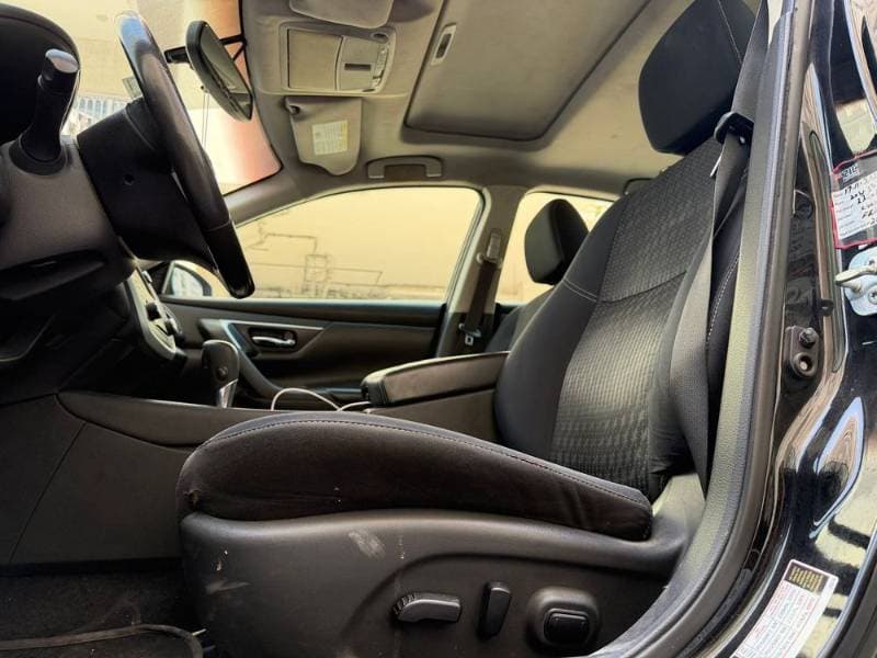 2016 Nissan Altima thumbnail 3