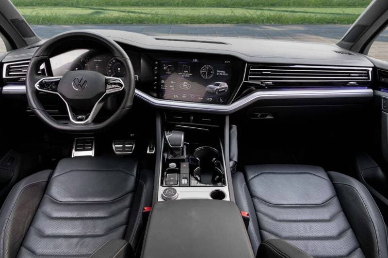 2021 Volkswagen Touareg thumbnail 8