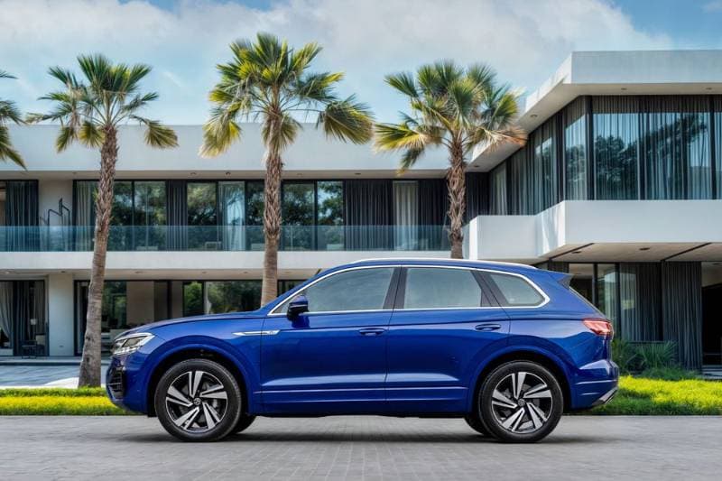 2021 Volkswagen Touareg thumbnail 2