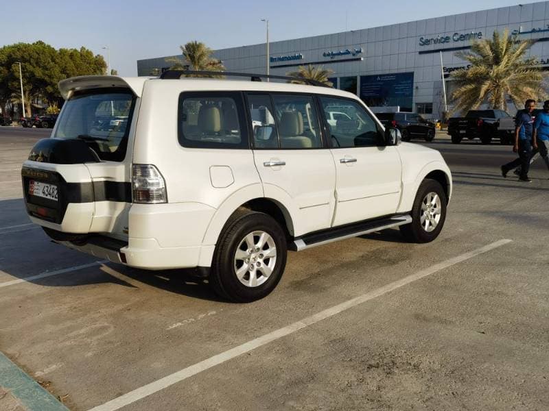 2019 Mitsubishi Pajero thumbnail 2