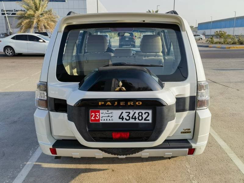 2019 Mitsubishi Pajero thumbnail 3