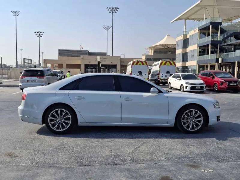 2016 Audi A8 thumbnail 4