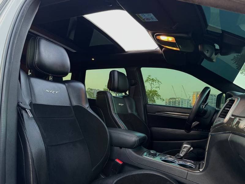 2017 Jeep Grand Cherokee thumbnail 3