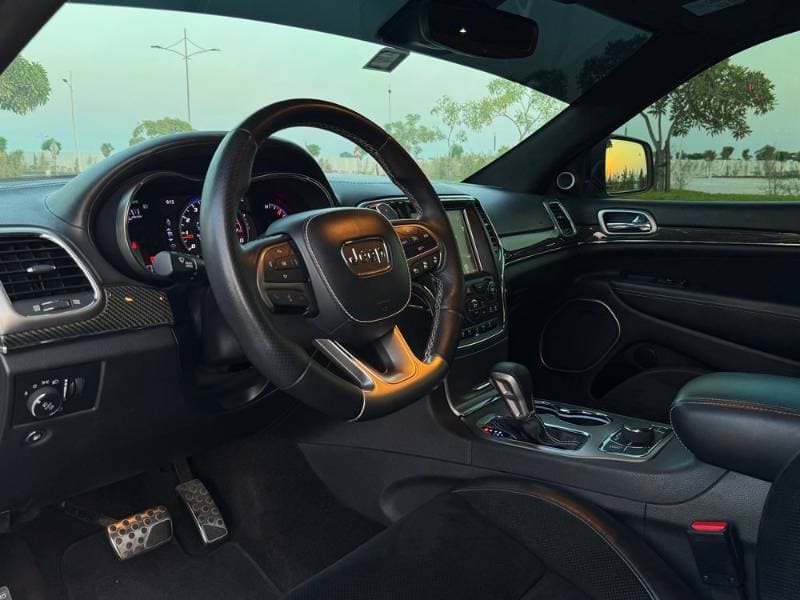 2017 Jeep Grand Cherokee thumbnail 4