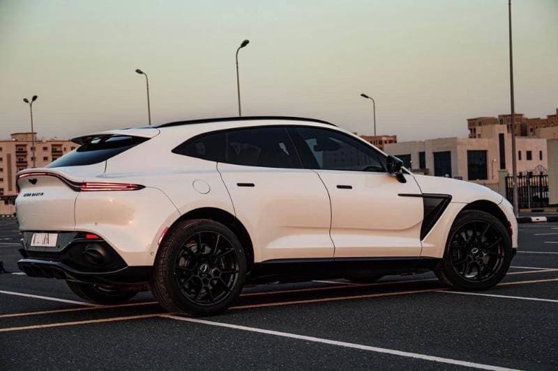 2021 Aston Martin DBX thumbnail 4