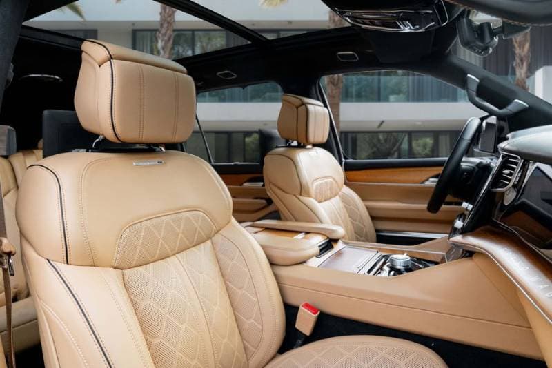 2023 Jeep Grand Wagoneer thumbnail 4