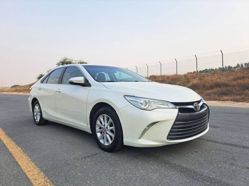 2016 Toyota Camry thumbnail 2