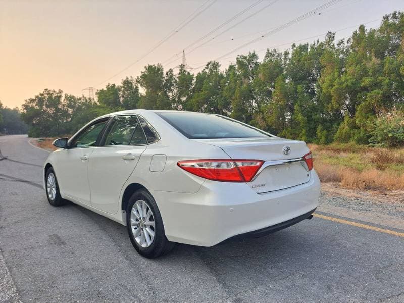 2016 Toyota Camry thumbnail 4