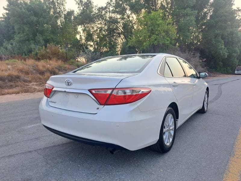 2016 Toyota Camry thumbnail 5