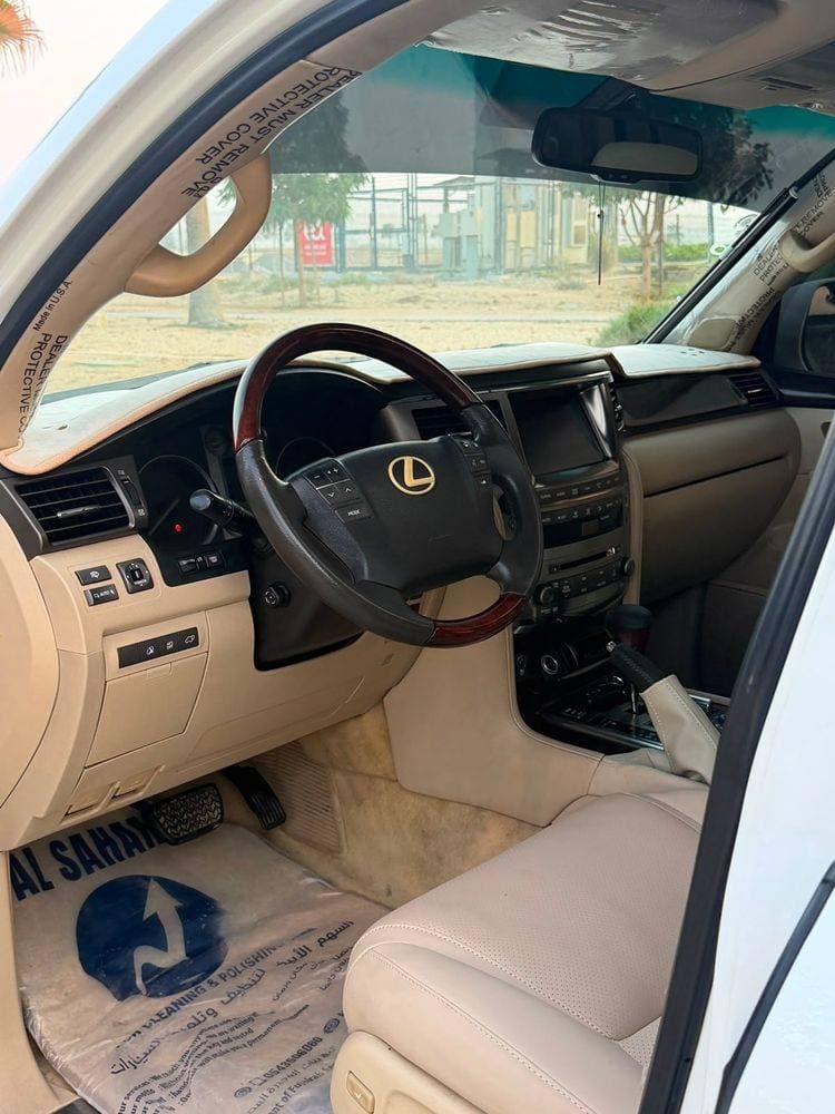 2010 Lexus LX 570 thumbnail 5