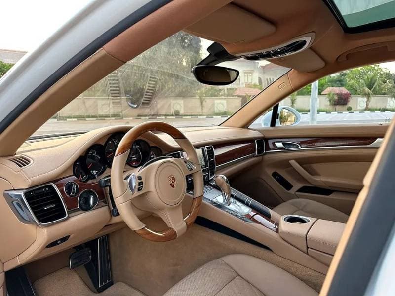 2014 Porsche Panamera thumbnail 2