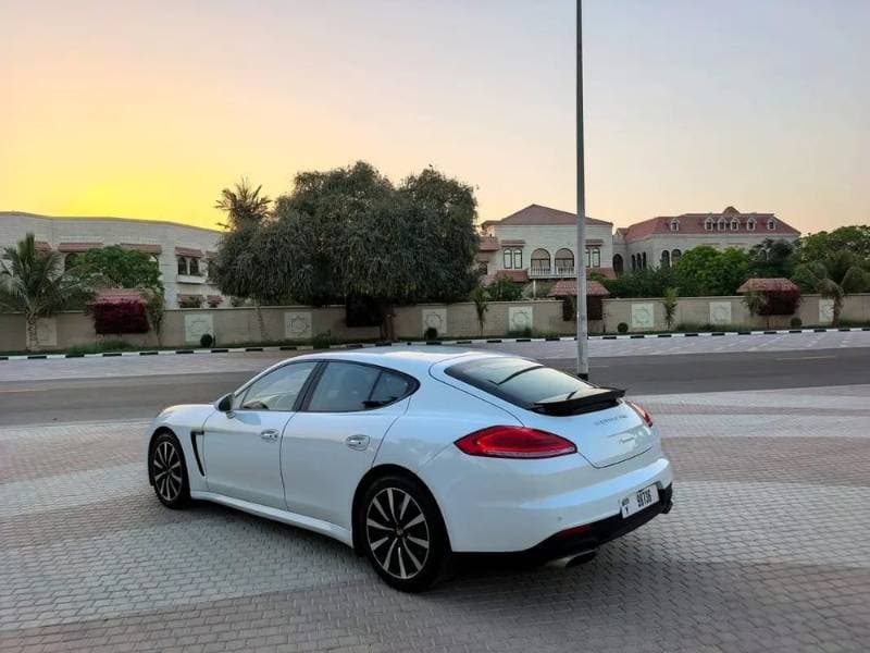 2014 Porsche Panamera thumbnail 3