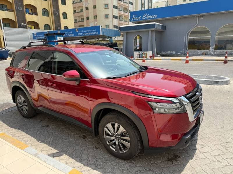 2025 Nissan Pathfinder thumbnail 3