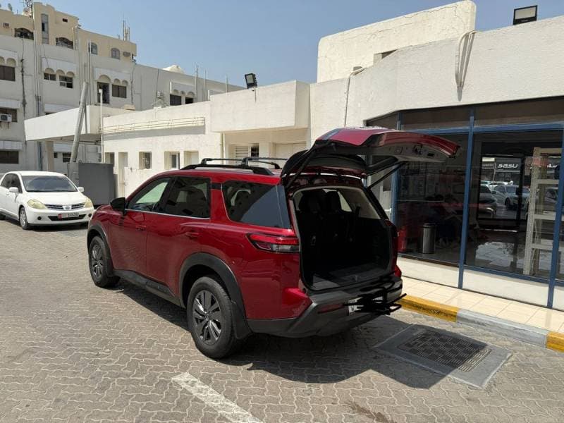2025 Nissan Pathfinder thumbnail 4
