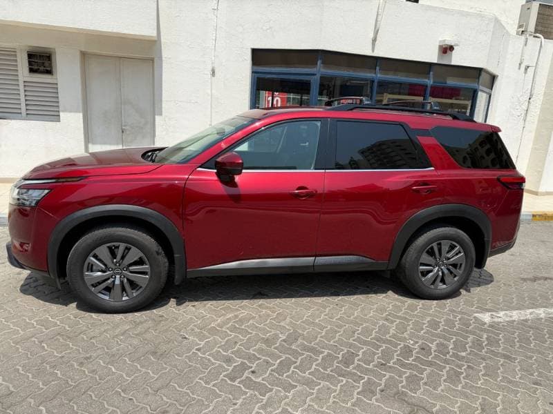 2025 Nissan Pathfinder thumbnail 5