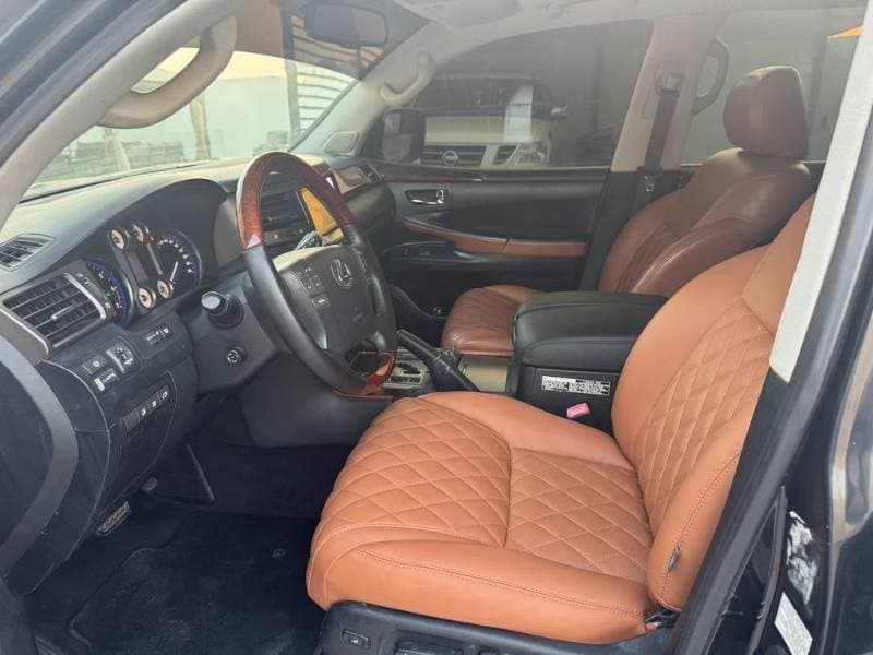 2011 Lexus LX 570 thumbnail 3