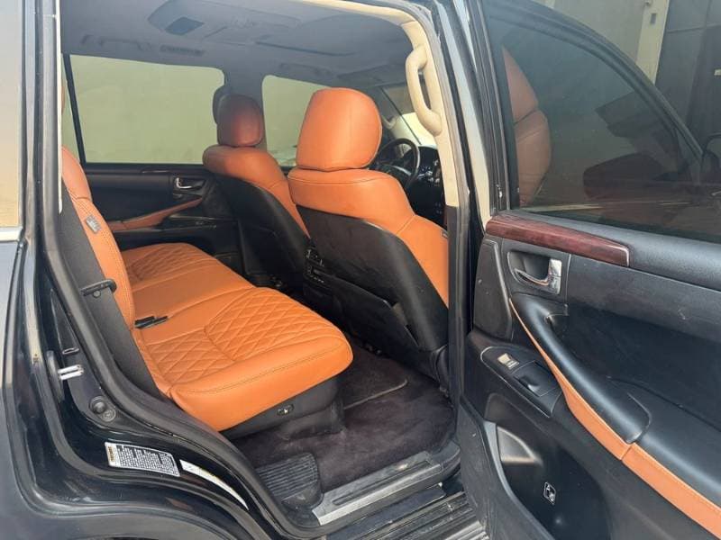 2011 Lexus LX 570 thumbnail 6