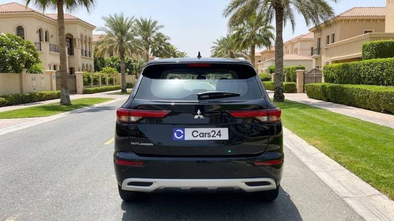 2024 Mitsubishi Outlander thumbnail 3