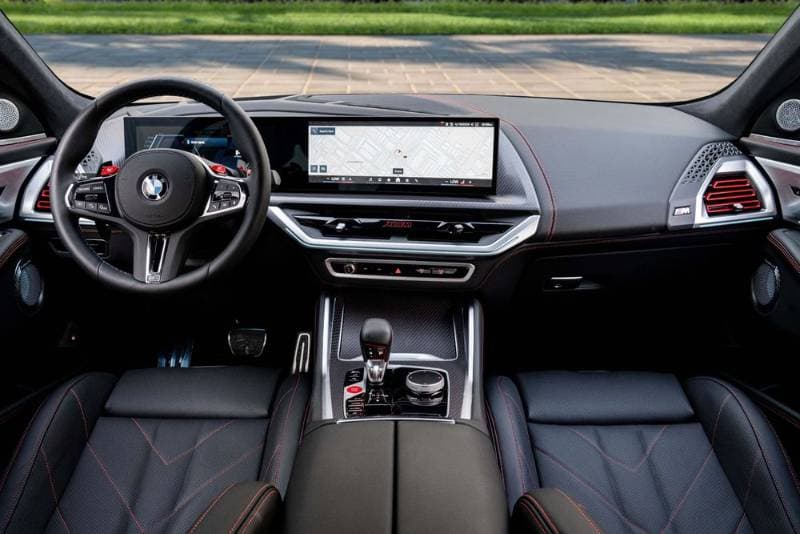 2025 BMW XM thumbnail 4