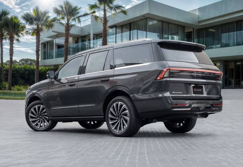2025 Lincoln Navigator thumbnail 3