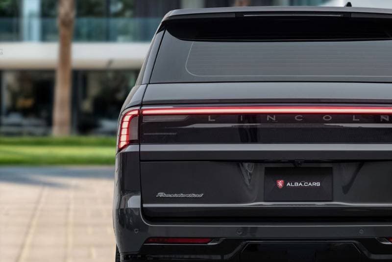 2025 Lincoln Navigator thumbnail 6