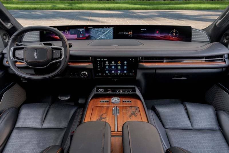 2025 Lincoln Navigator thumbnail 8