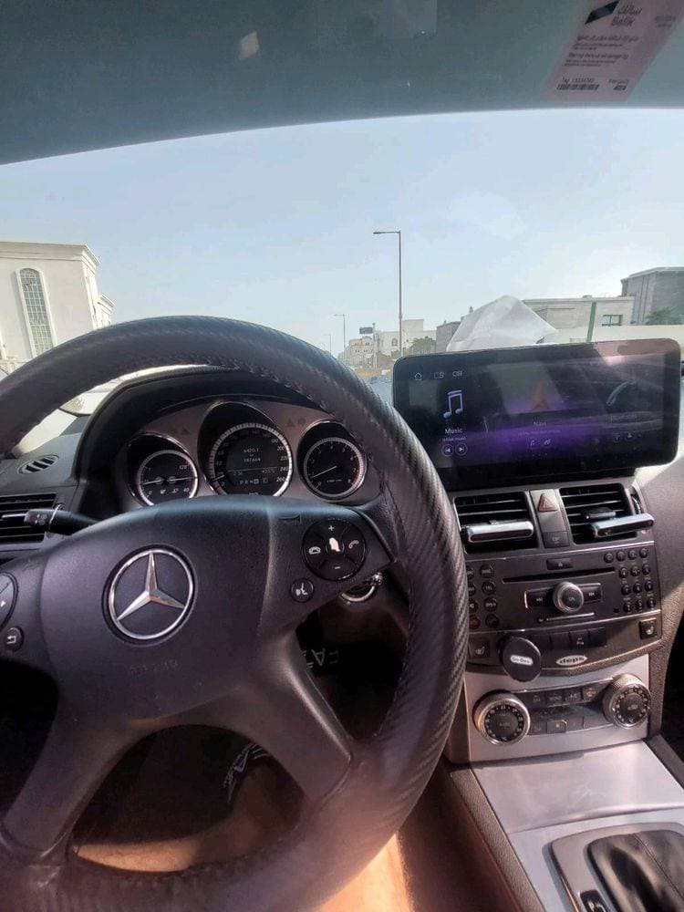 2010 Mercedes-Benz C-Class thumbnail 4