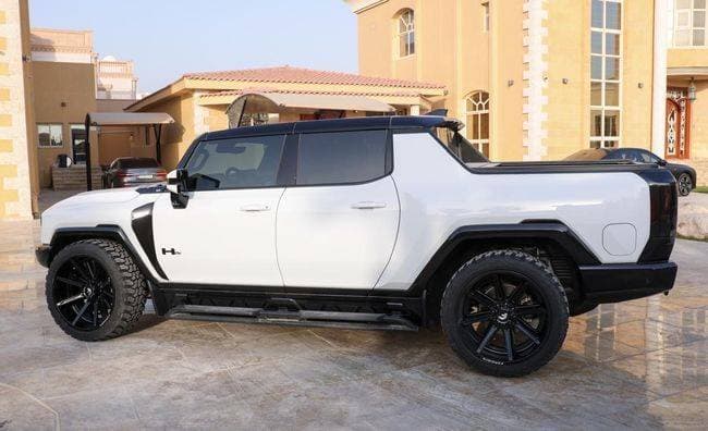 2024 GMC Hummer EV Pickup thumbnail 2