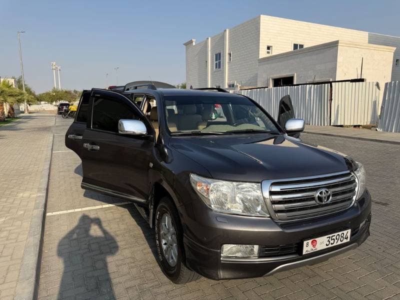2011 Toyota Land Cruiser thumbnail 4