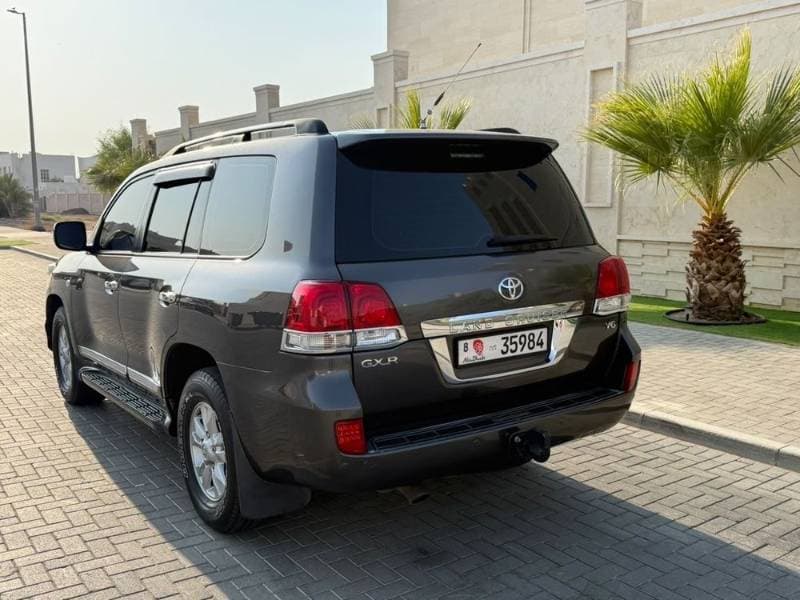 2011 Toyota Land Cruiser thumbnail 3