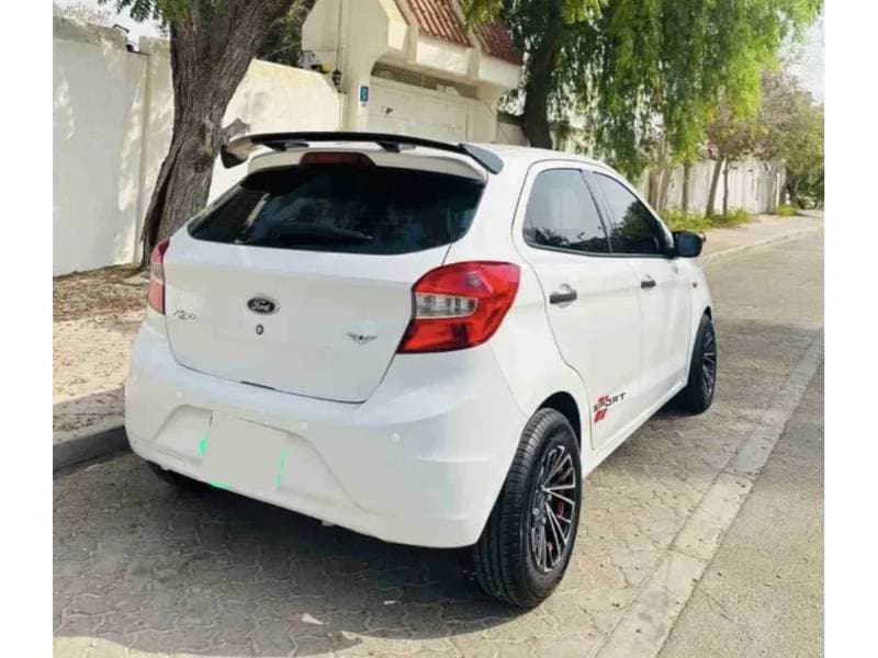 2016 Ford Figo thumbnail 3
