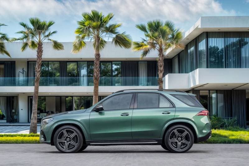 2025 Mercedes-Benz GLE-Class thumbnail 2