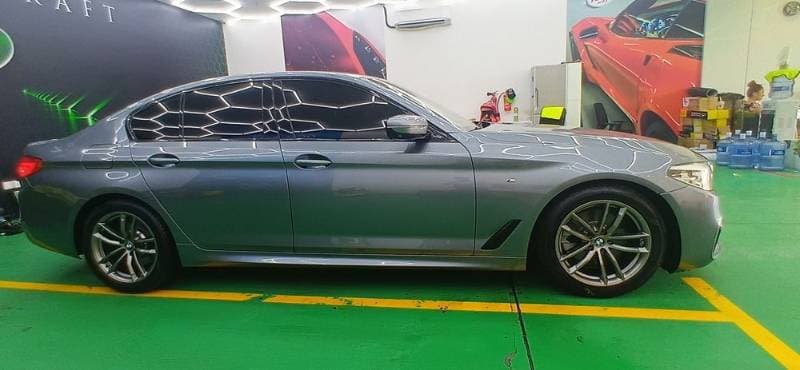 2019 BMW 5 Series thumbnail 2