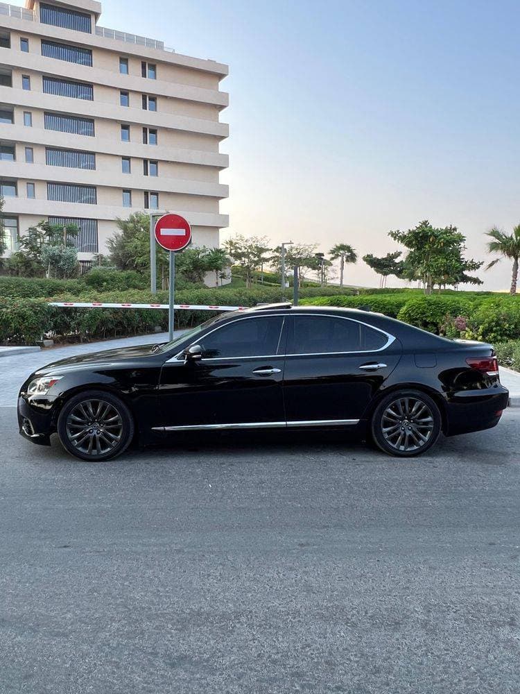 2014 Lexus LS 460 thumbnail 3