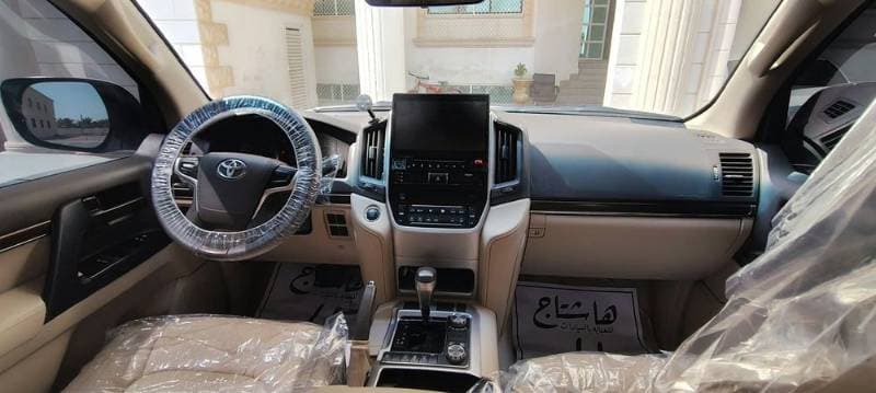 2019 Toyota Land Cruiser thumbnail 2