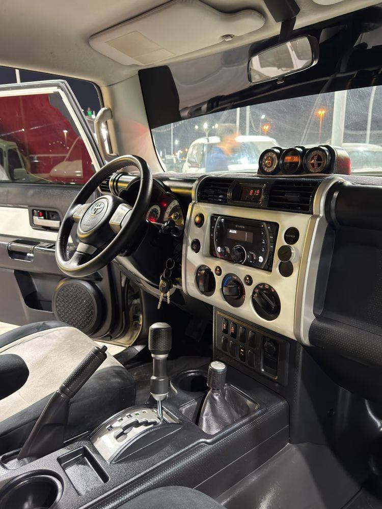 2014 Toyota FJ Cruiser thumbnail 4