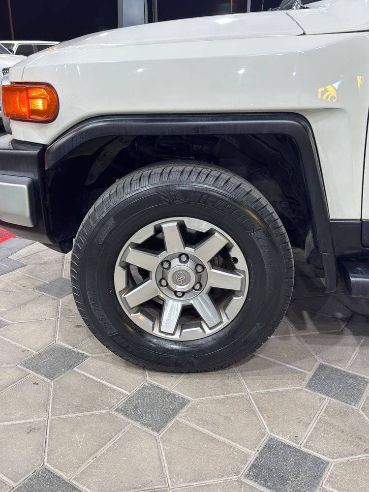 2014 Toyota FJ Cruiser thumbnail 5