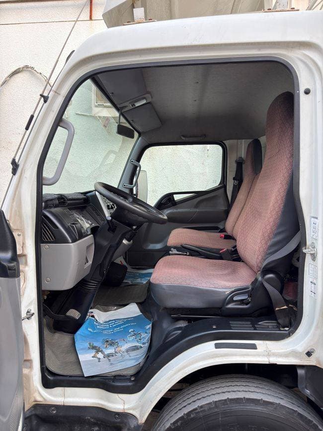 2017 Mitsubishi FUSO thumbnail 3