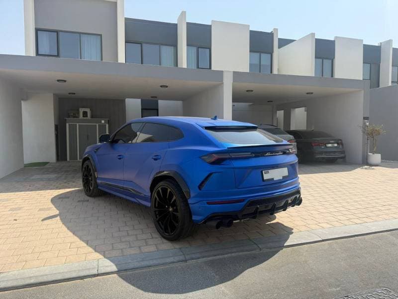 2021 Lamborghini Urus thumbnail 2