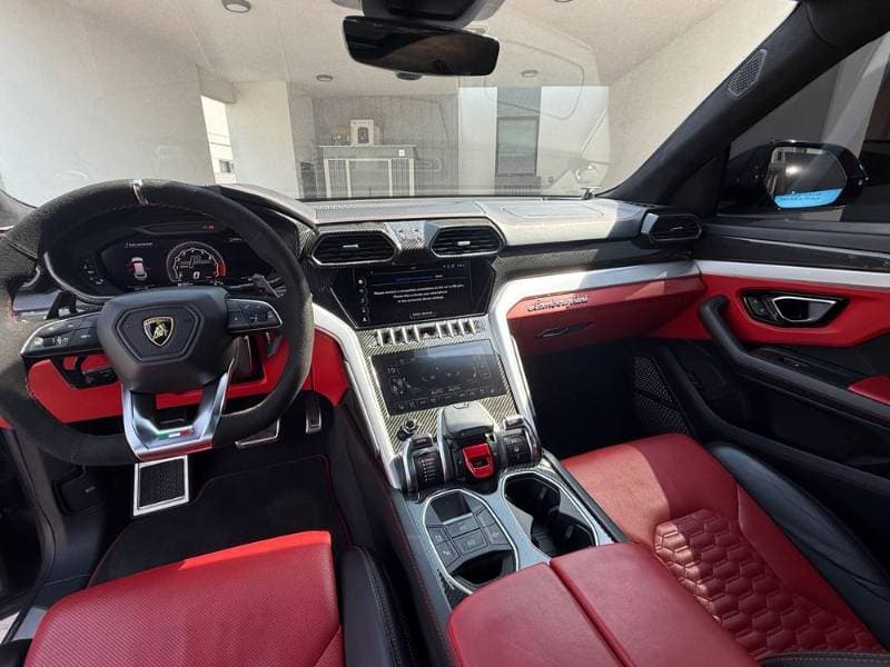 2021 Lamborghini Urus thumbnail 3